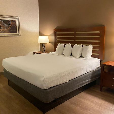 Отель Wyndham Garden Grand Rapids Airport Каскейд Экстерьер фото