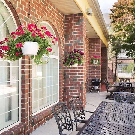 Отель Wyndham Garden Grand Rapids Airport Каскейд Экстерьер фото