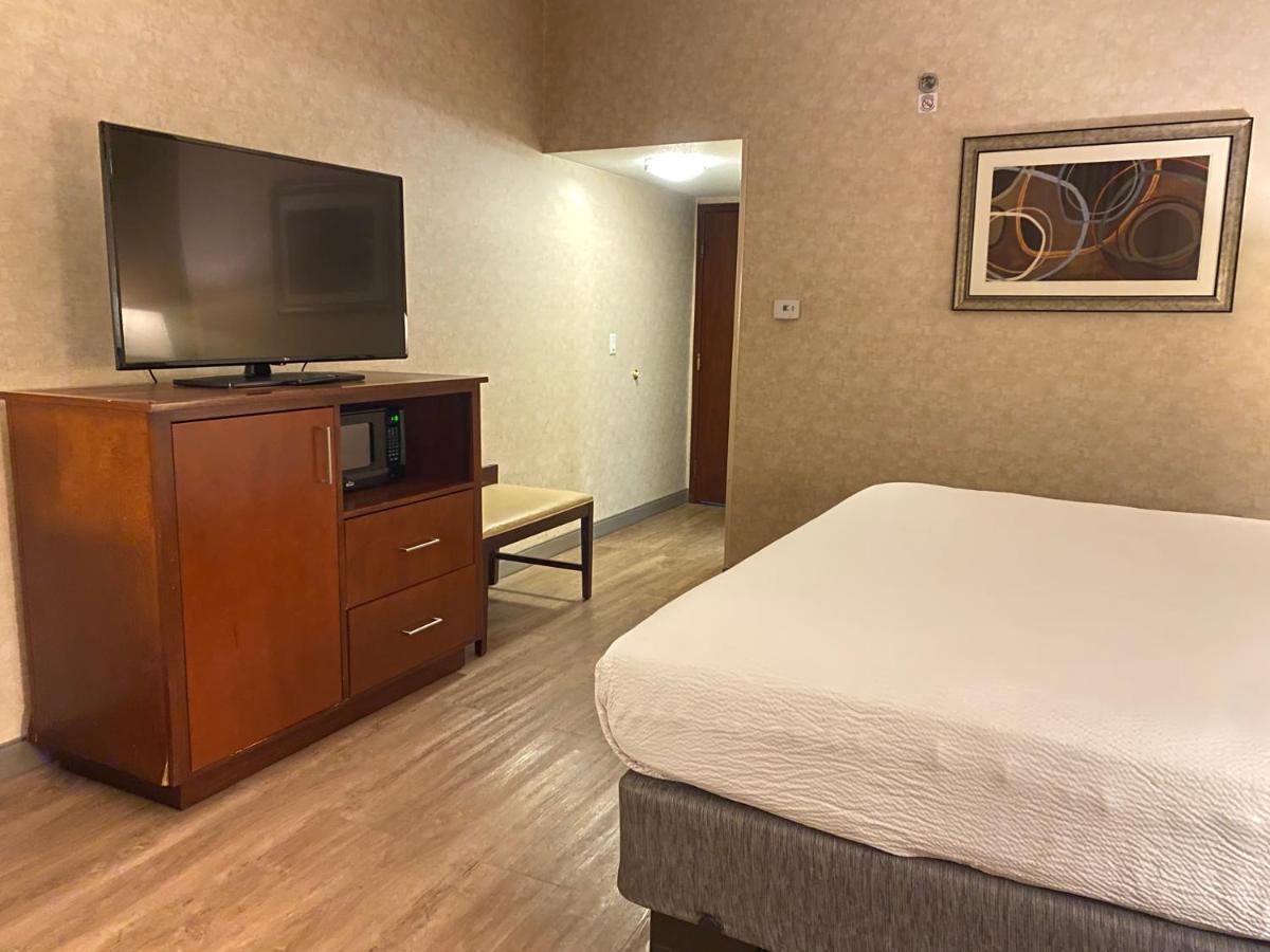 Отель Wyndham Garden Grand Rapids Airport Каскейд Экстерьер фото