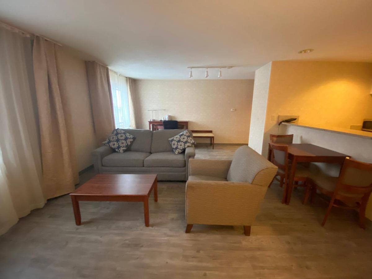 Отель Wyndham Garden Grand Rapids Airport Каскейд Экстерьер фото