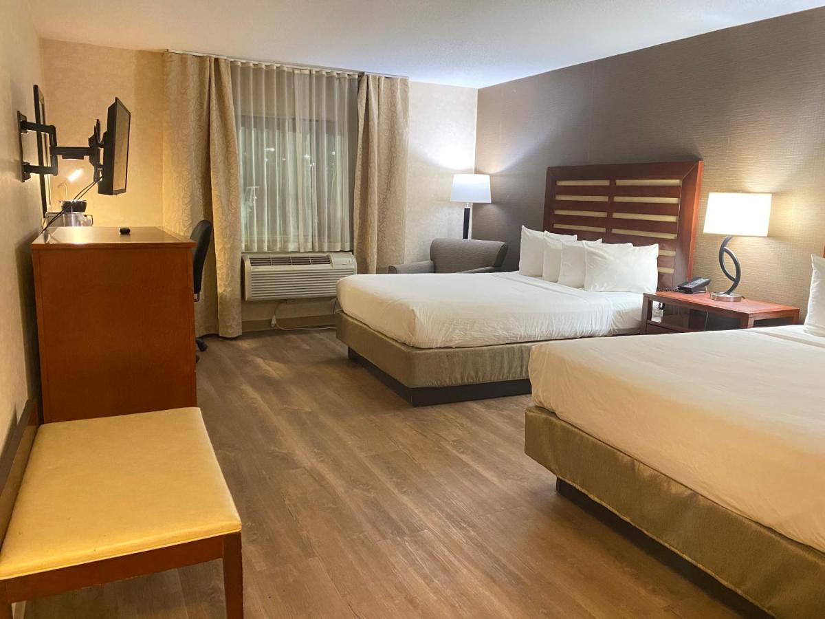 Отель Wyndham Garden Grand Rapids Airport Каскейд Экстерьер фото