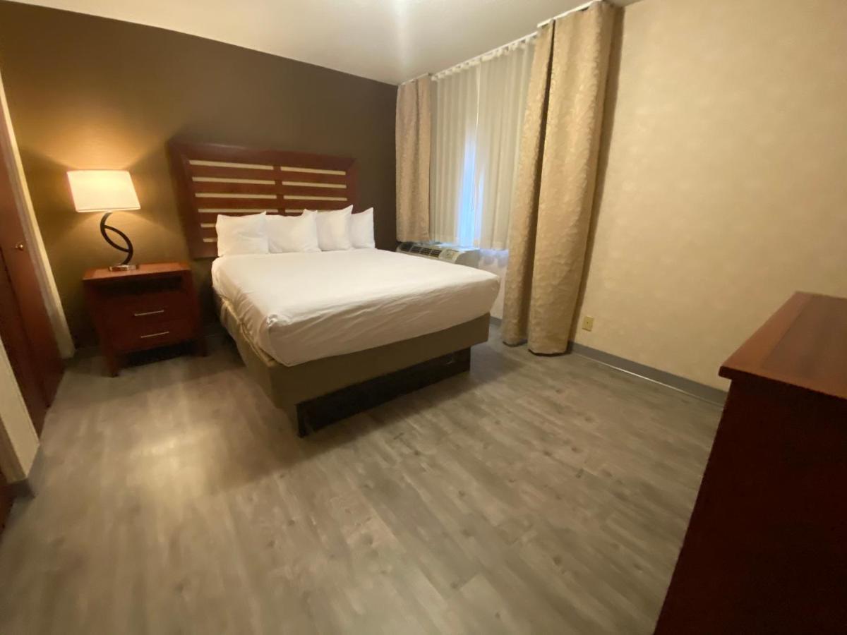 Отель Wyndham Garden Grand Rapids Airport Каскейд Экстерьер фото