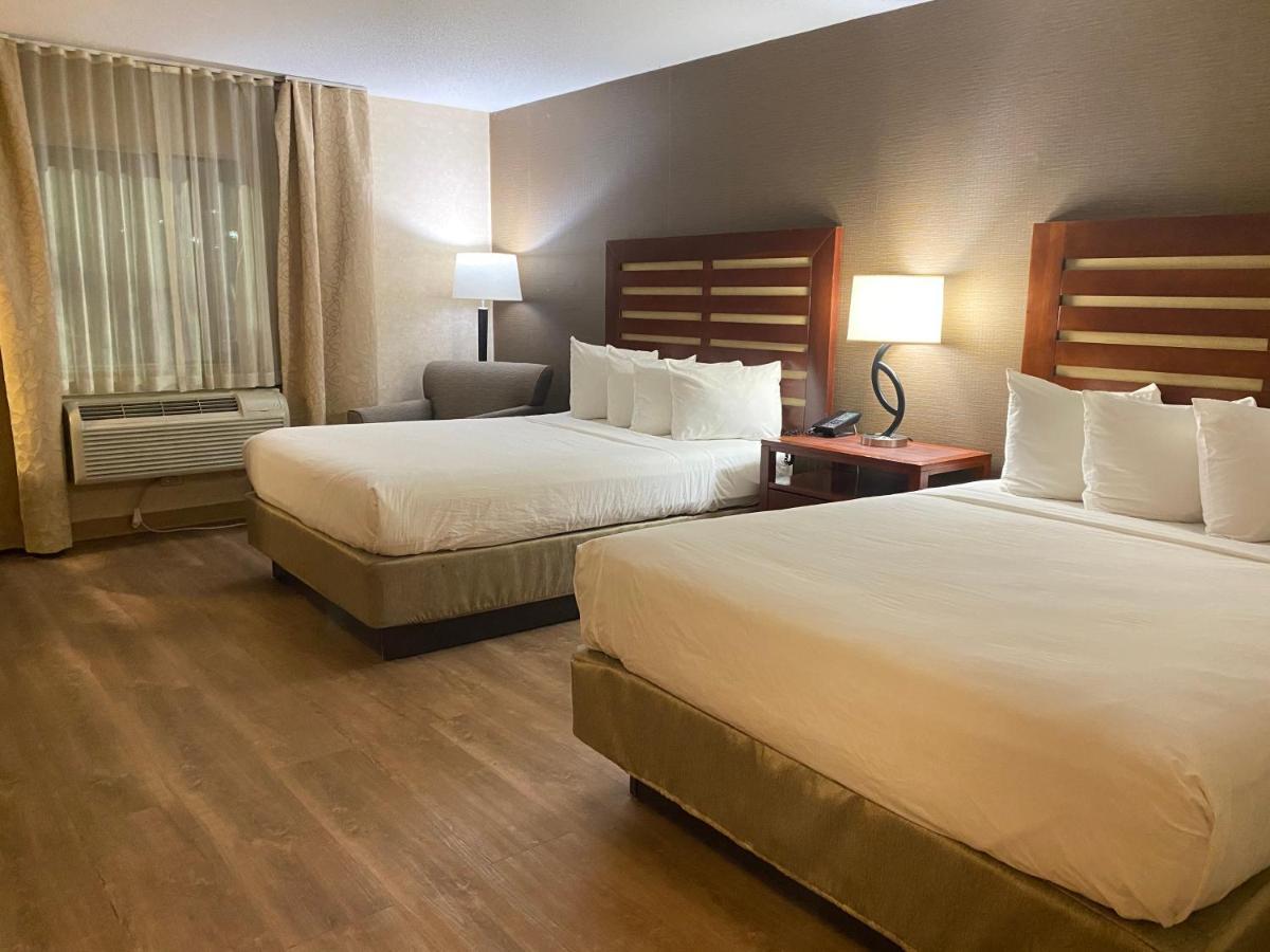 Отель Wyndham Garden Grand Rapids Airport Каскейд Экстерьер фото