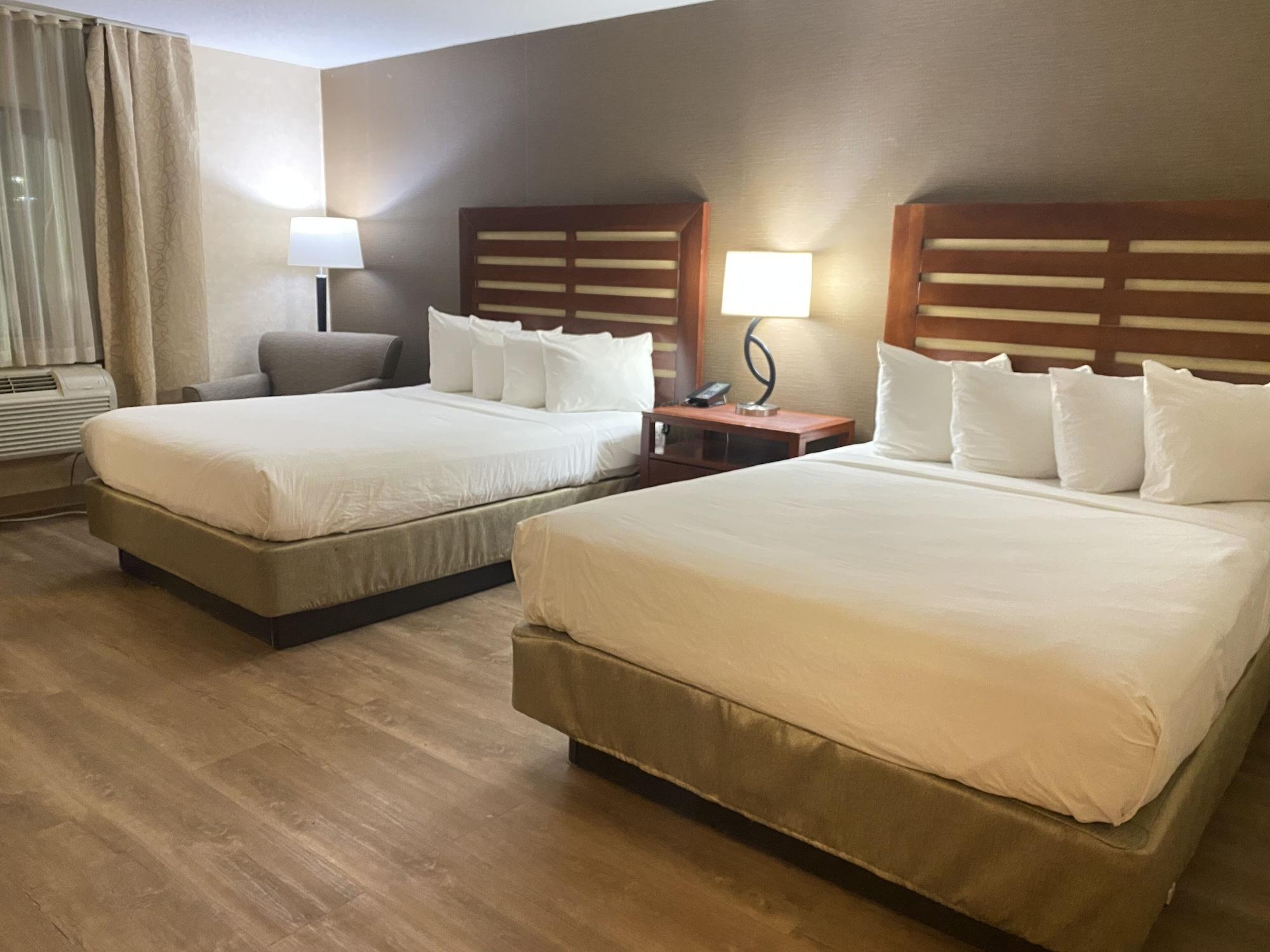 Отель Wyndham Garden Grand Rapids Airport Каскейд Экстерьер фото