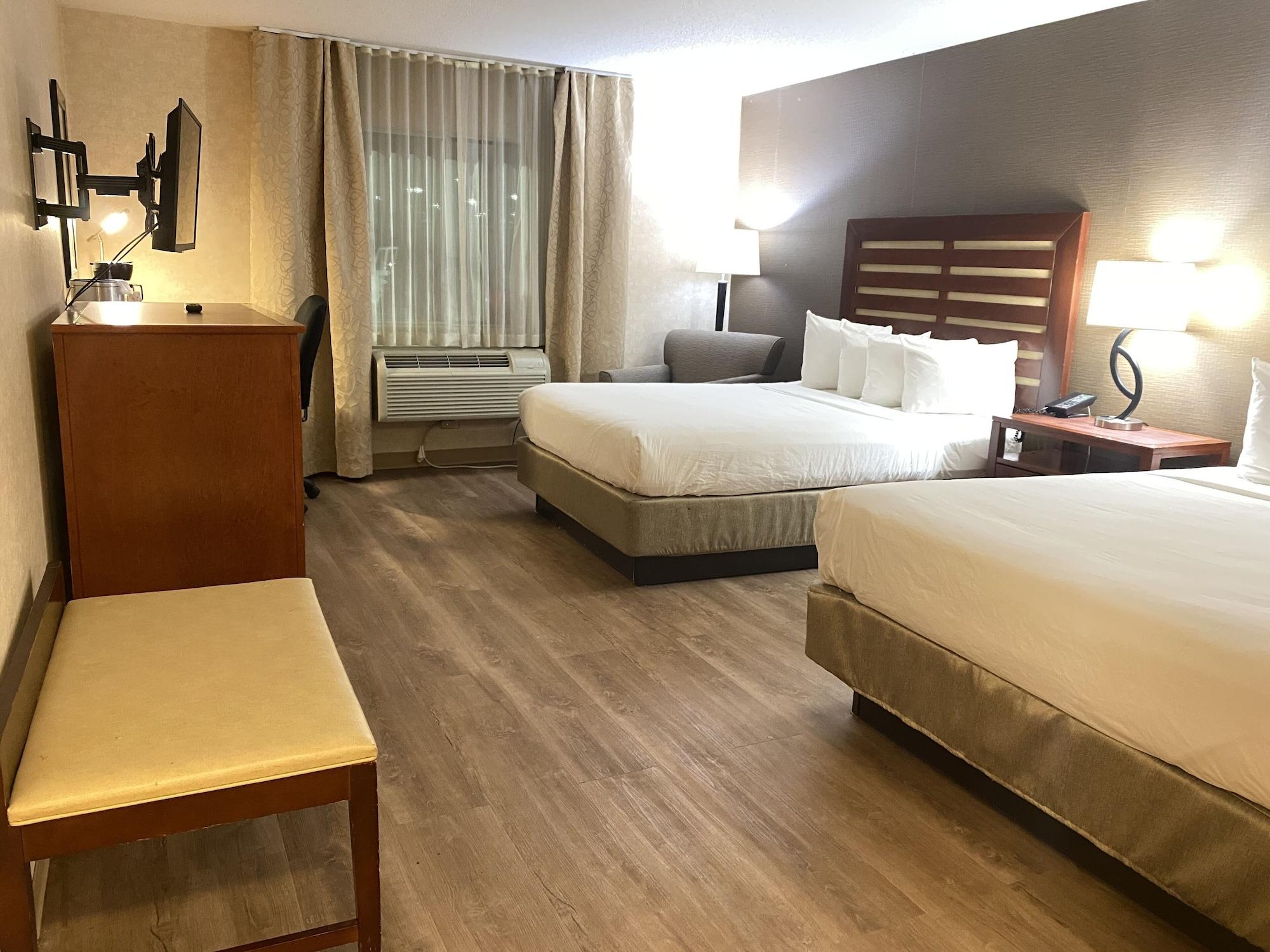 Отель Wyndham Garden Grand Rapids Airport Каскейд Экстерьер фото