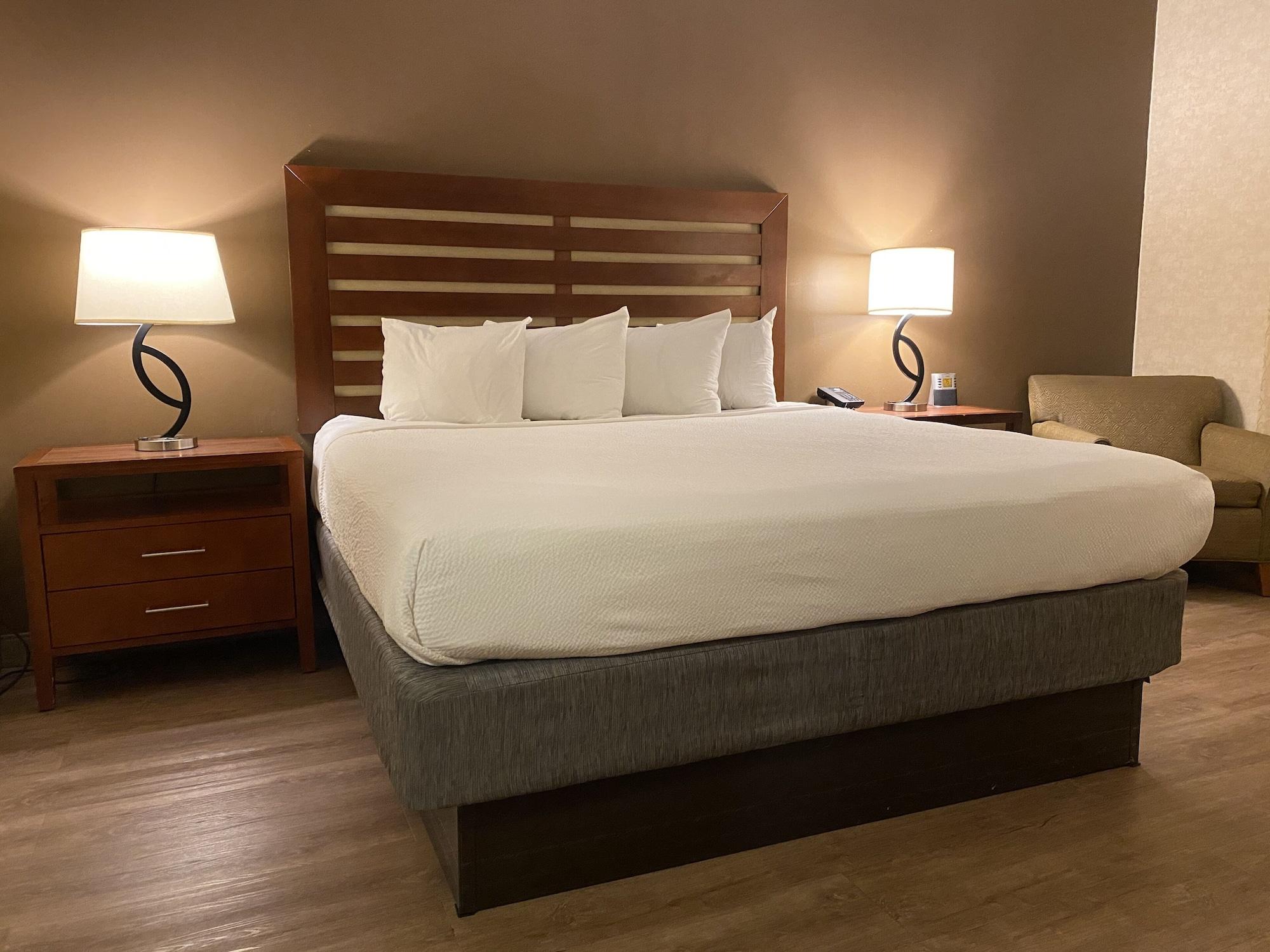 Отель Wyndham Garden Grand Rapids Airport Каскейд Экстерьер фото