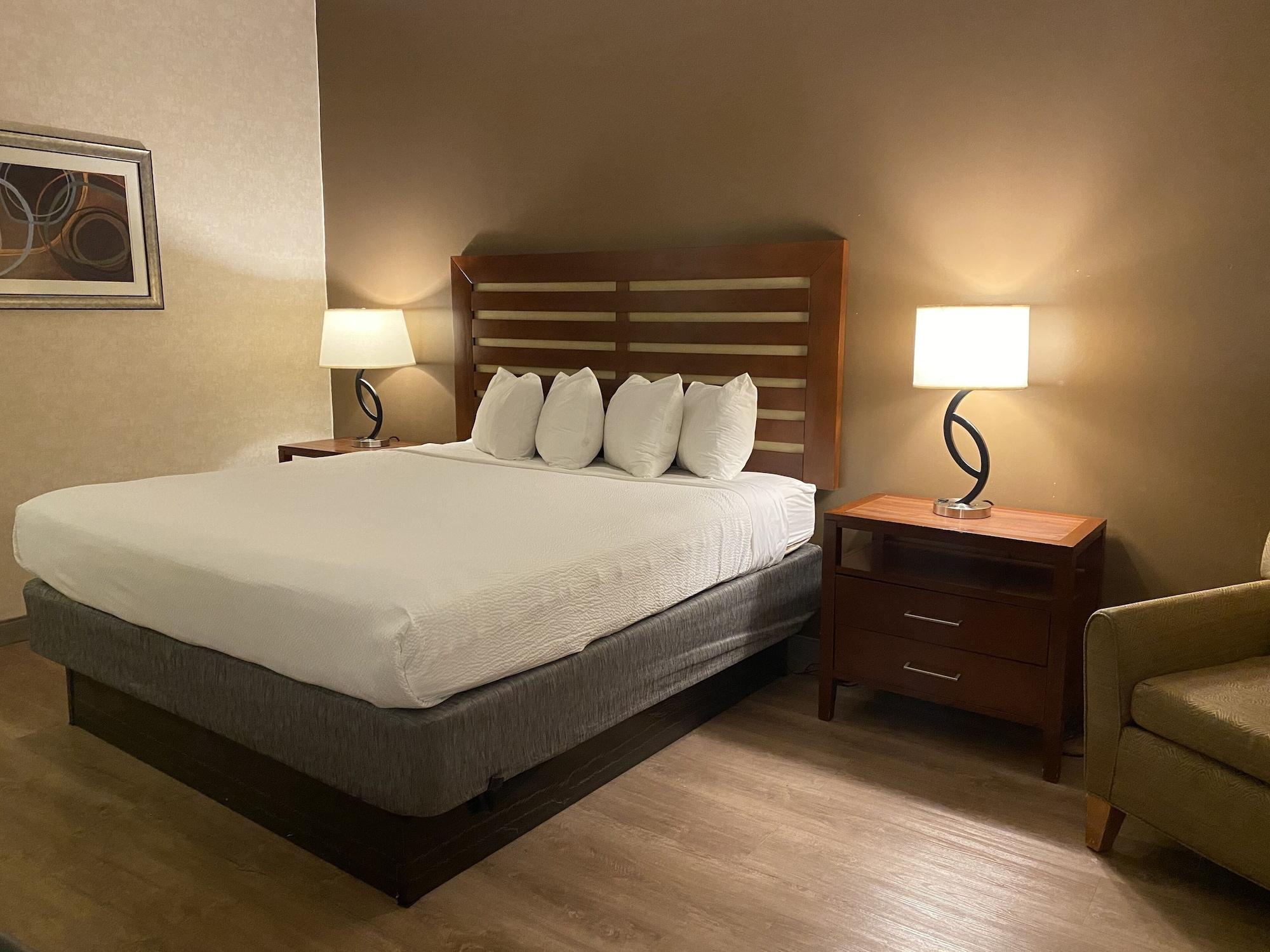 Отель Wyndham Garden Grand Rapids Airport Каскейд Экстерьер фото