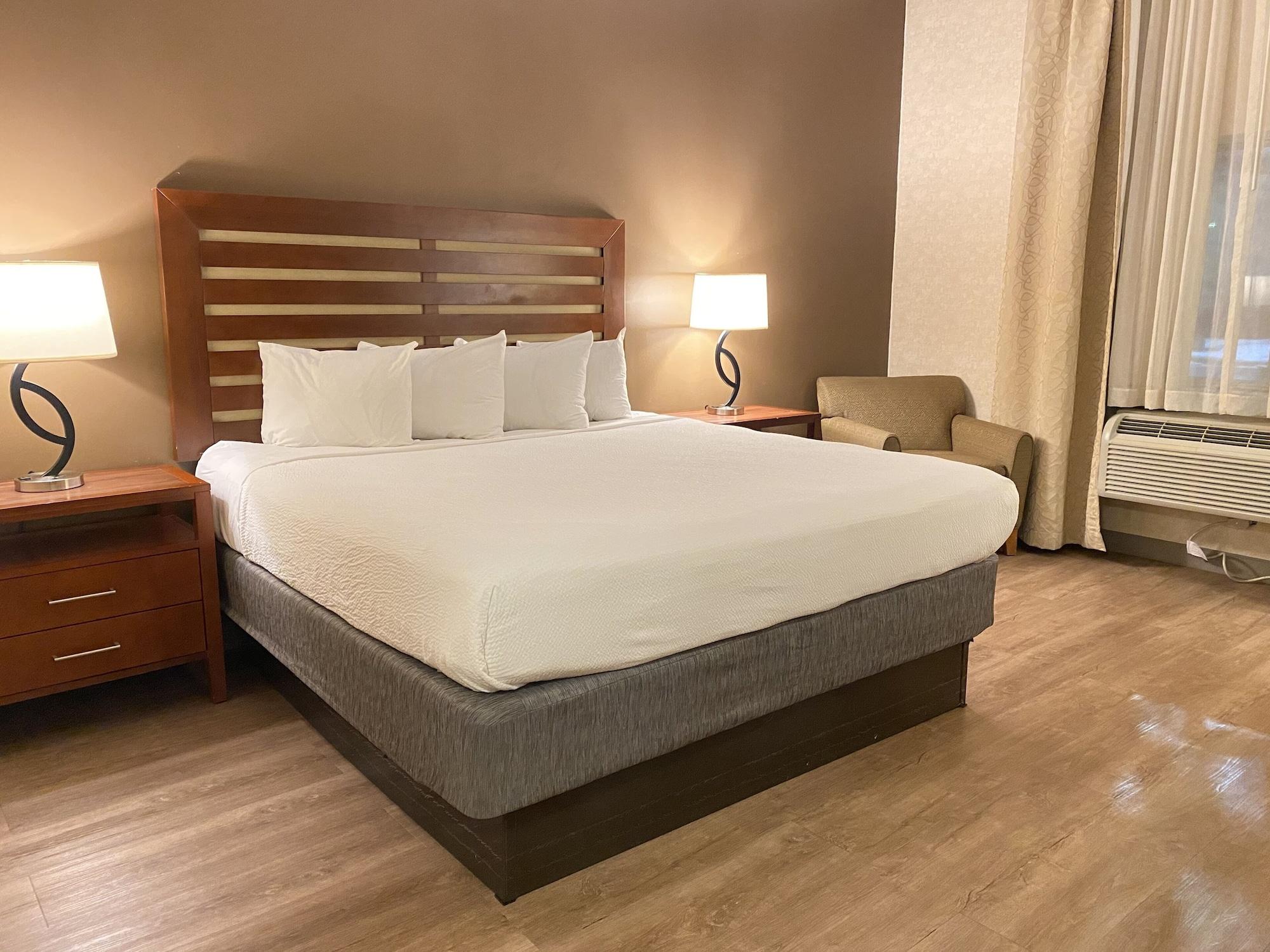 Отель Wyndham Garden Grand Rapids Airport Каскейд Экстерьер фото
