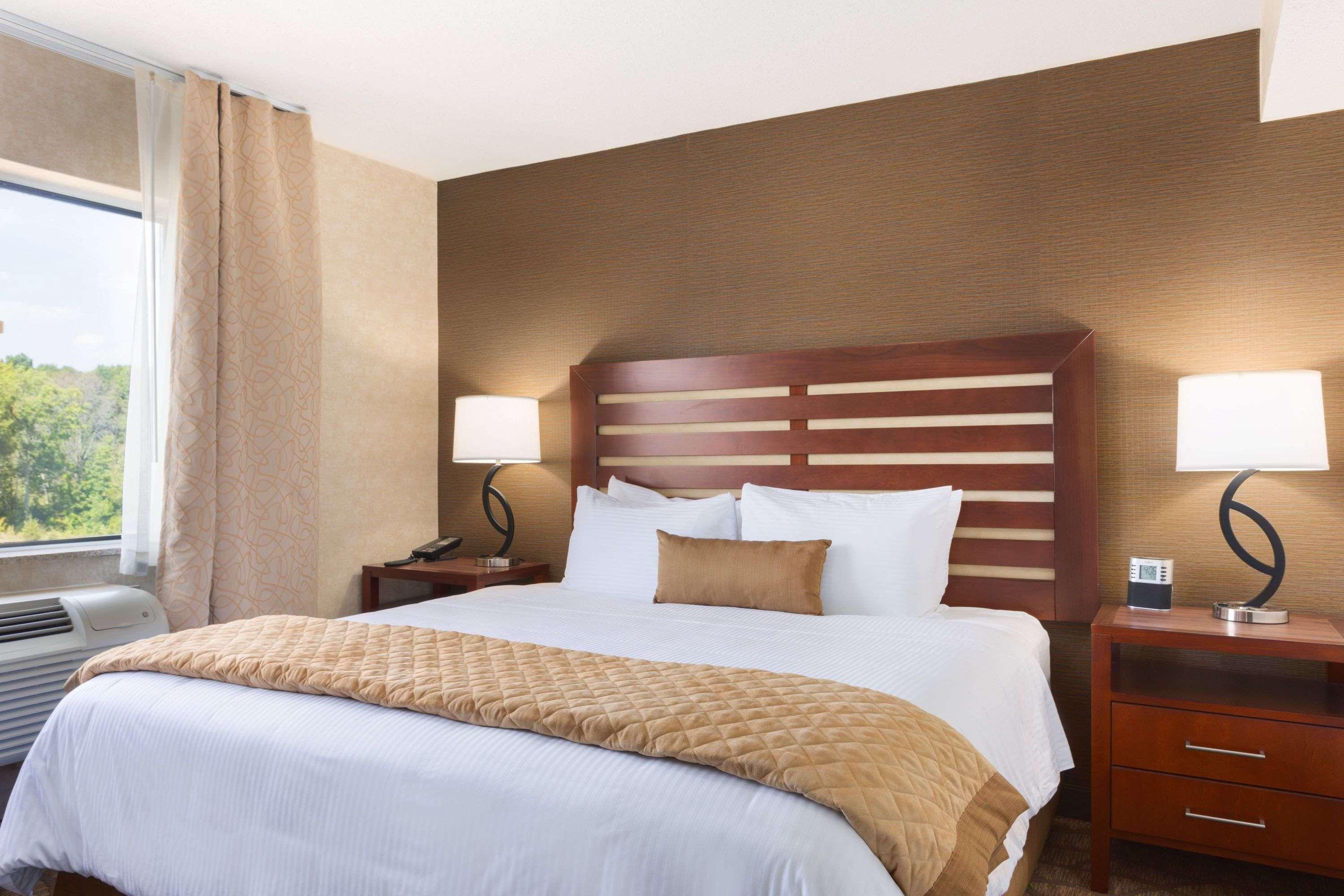 Отель Wyndham Garden Grand Rapids Airport Каскейд Экстерьер фото