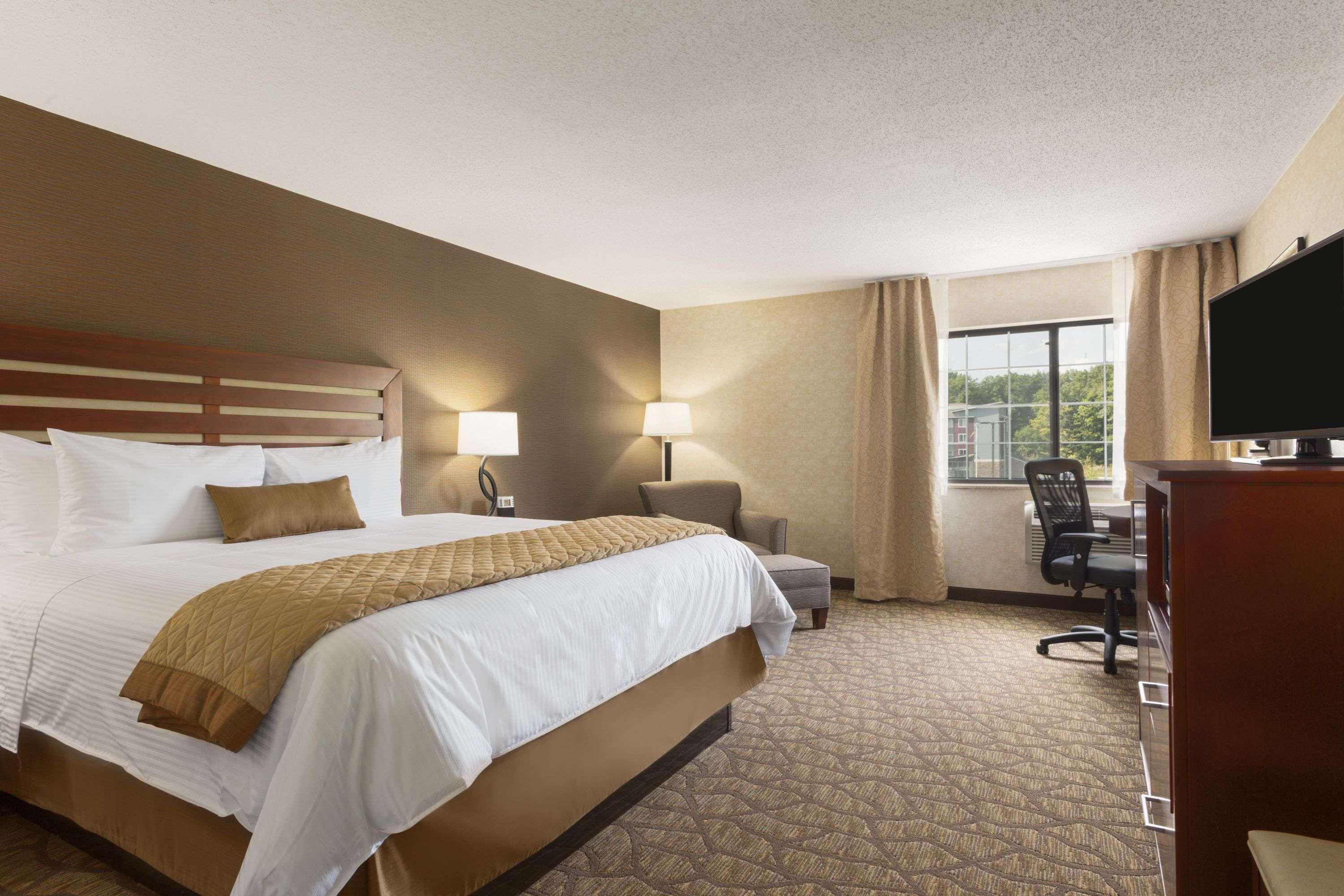 Отель Wyndham Garden Grand Rapids Airport Каскейд Экстерьер фото