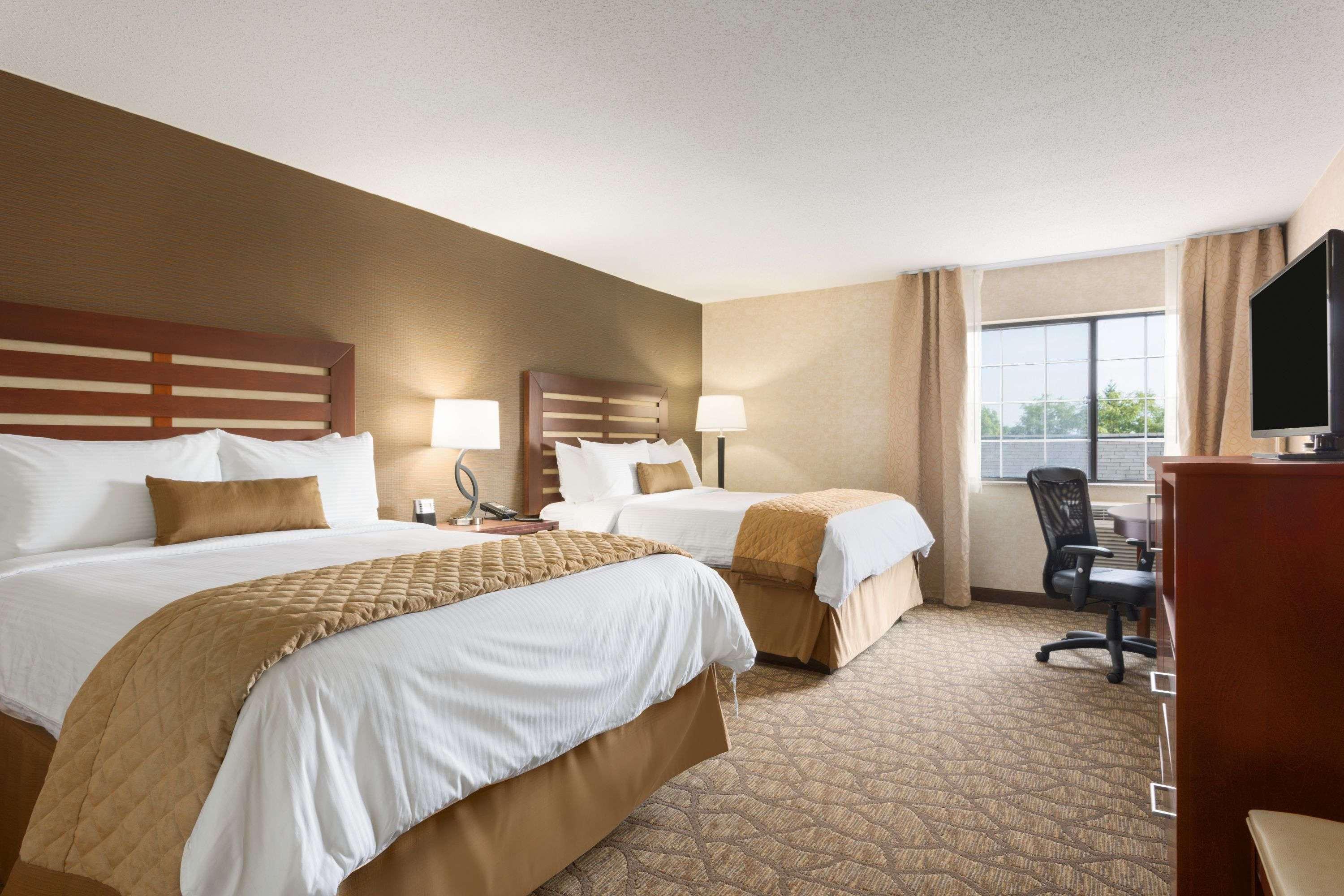 Отель Wyndham Garden Grand Rapids Airport Каскейд Экстерьер фото