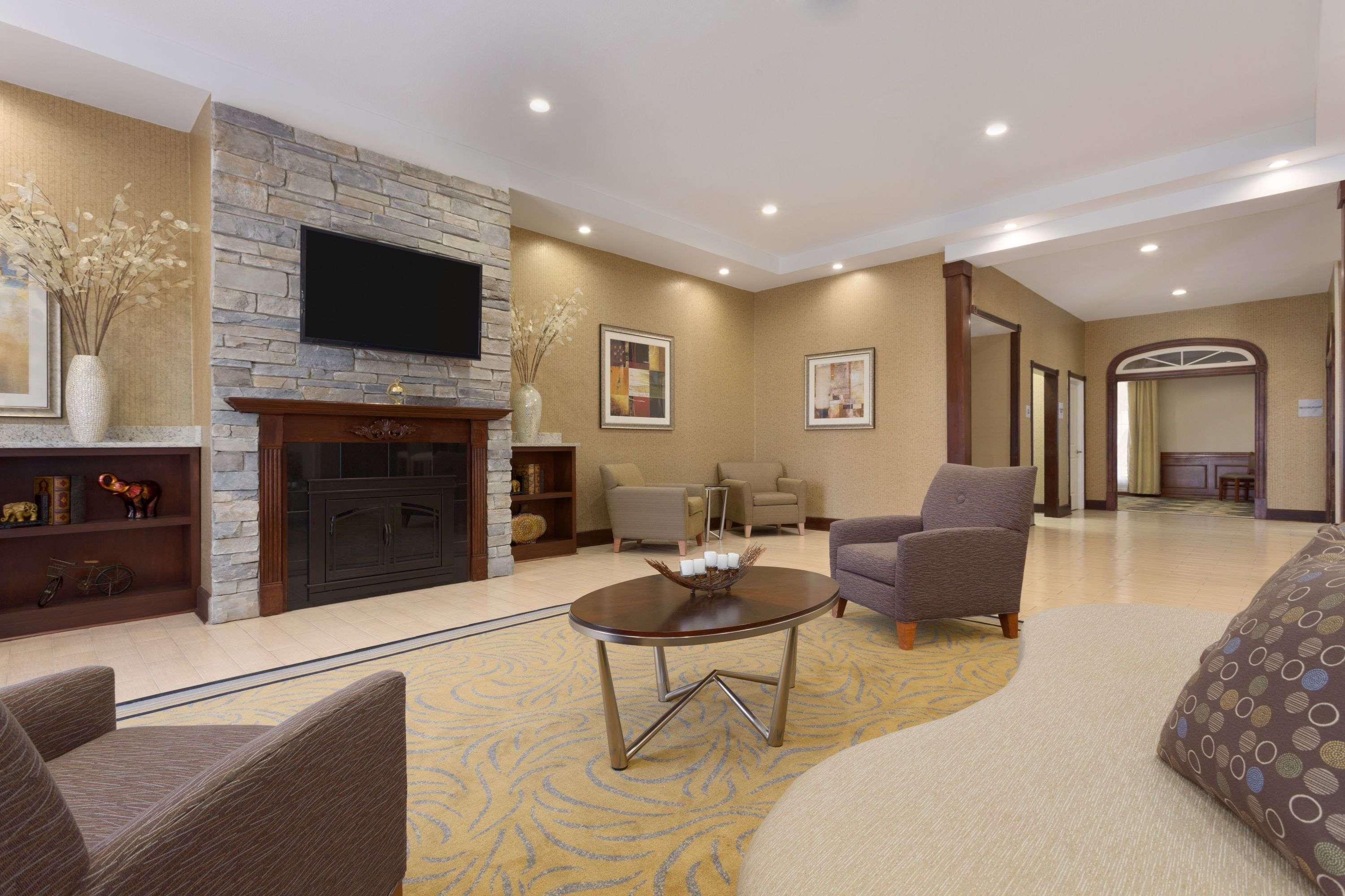 Отель Wyndham Garden Grand Rapids Airport Каскейд Экстерьер фото