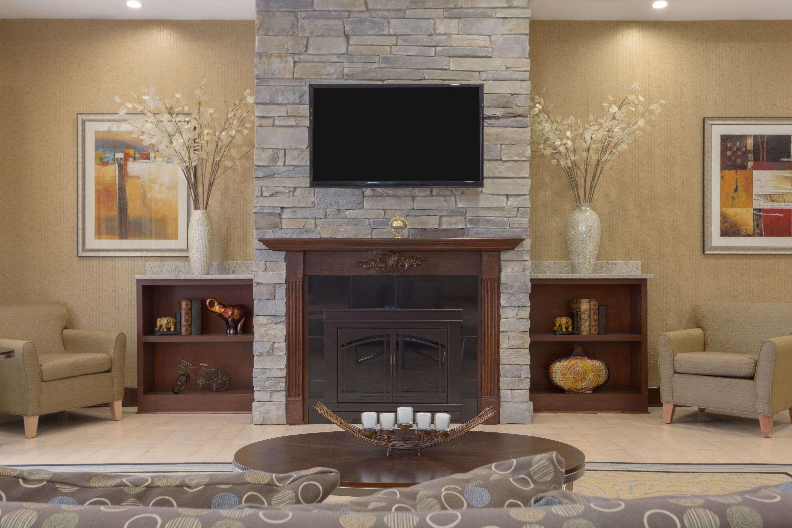 Отель Wyndham Garden Grand Rapids Airport Каскейд Экстерьер фото