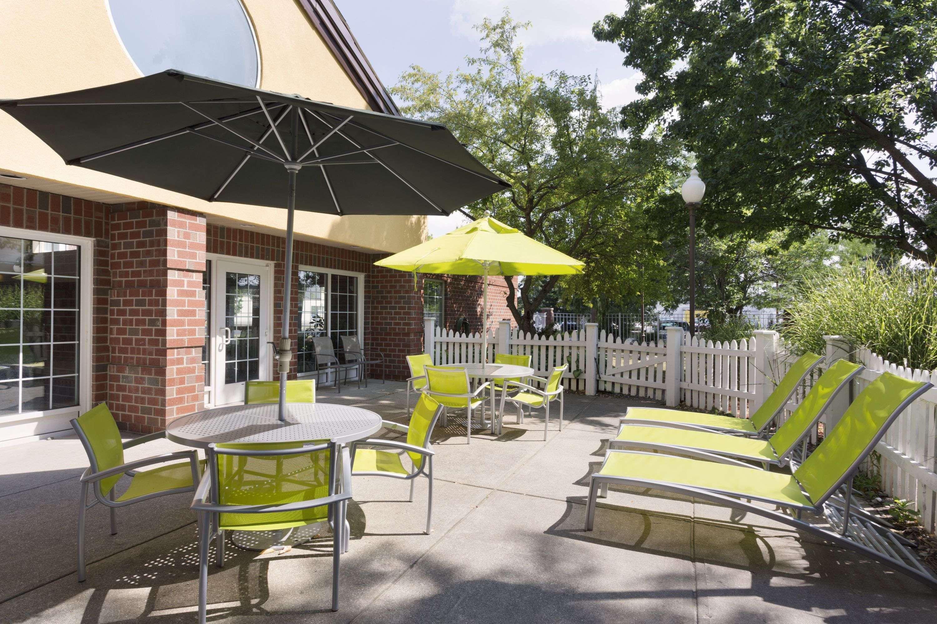 Отель Wyndham Garden Grand Rapids Airport Каскейд Экстерьер фото