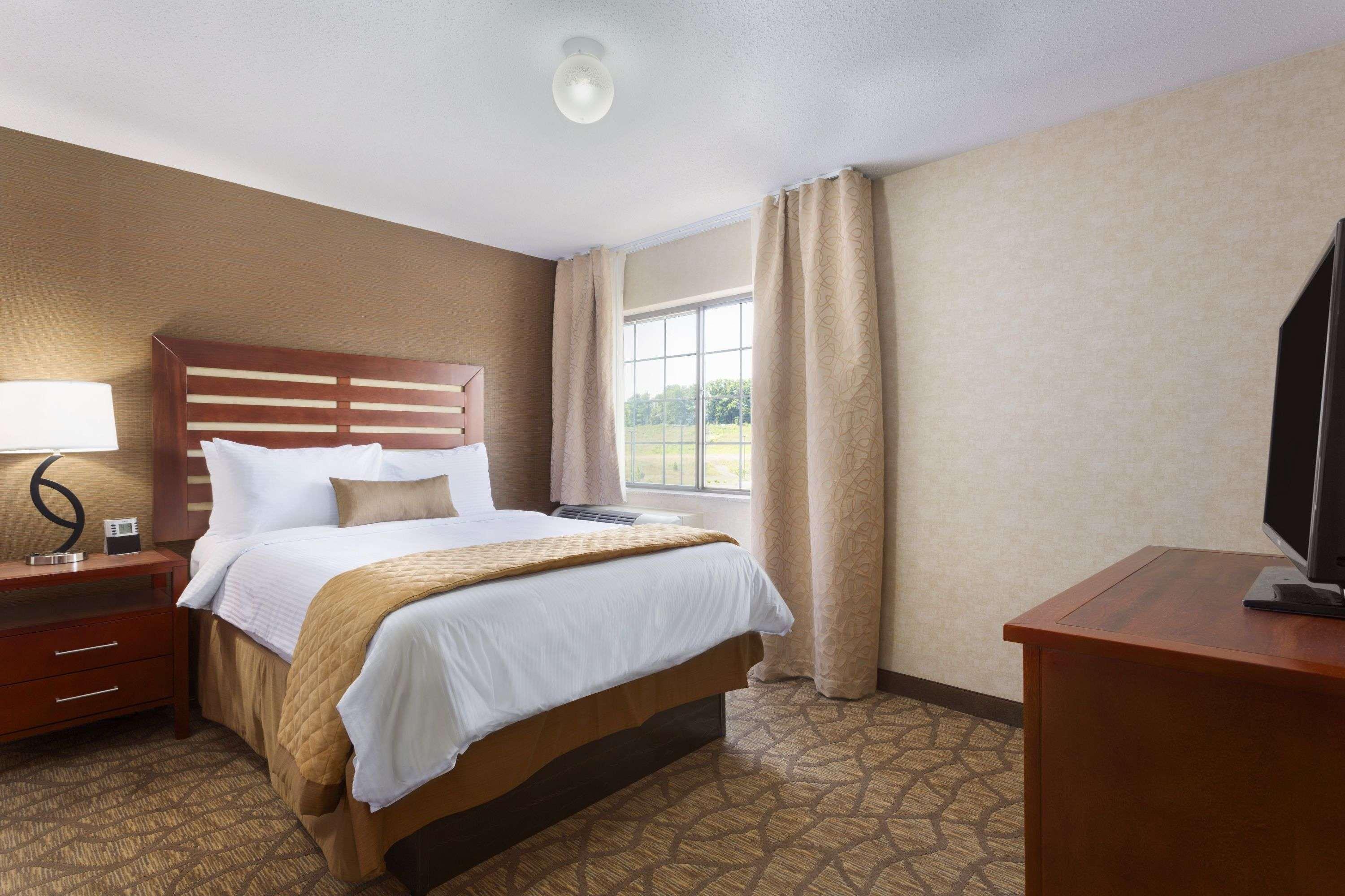 Отель Wyndham Garden Grand Rapids Airport Каскейд Экстерьер фото