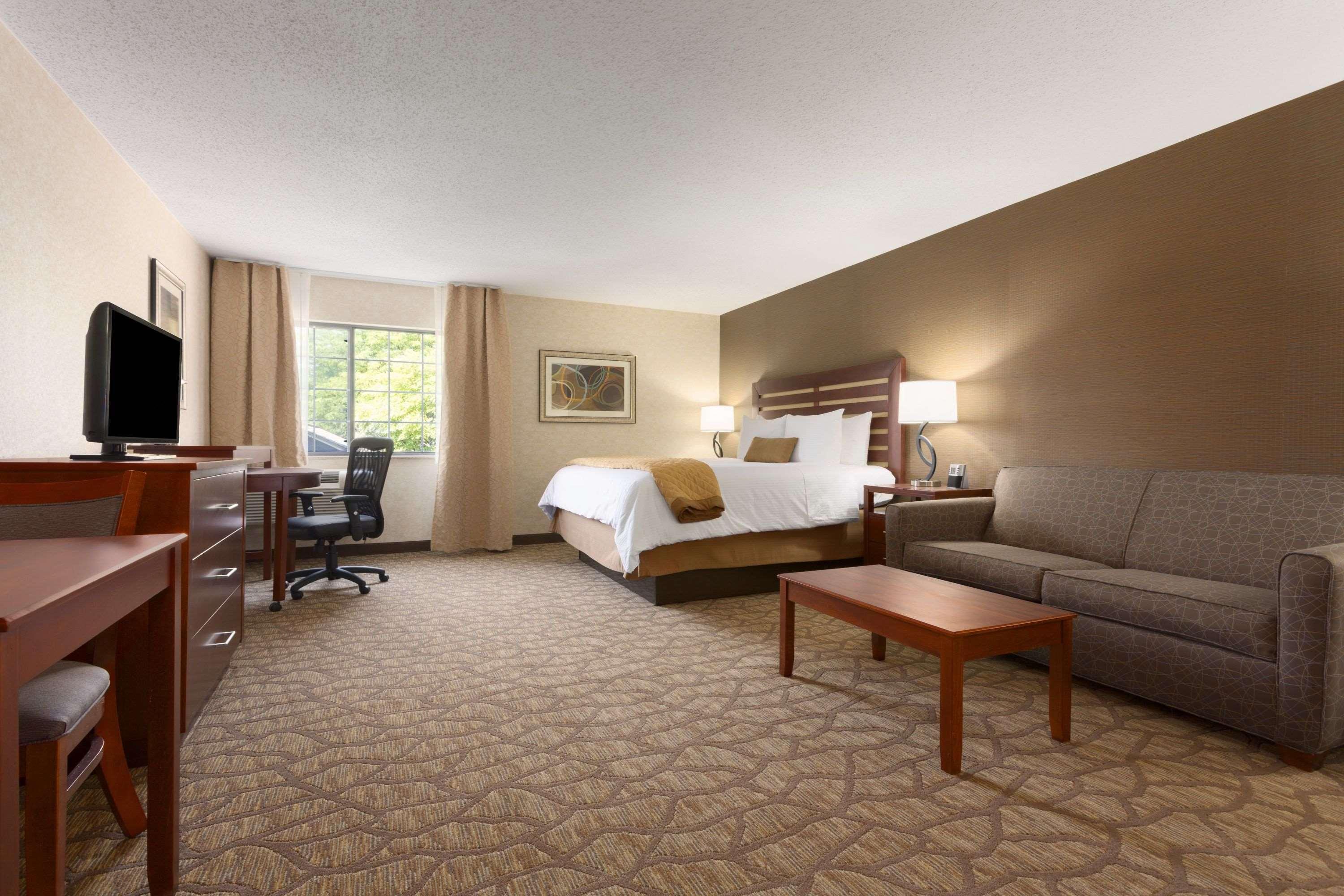 Отель Wyndham Garden Grand Rapids Airport Каскейд Экстерьер фото