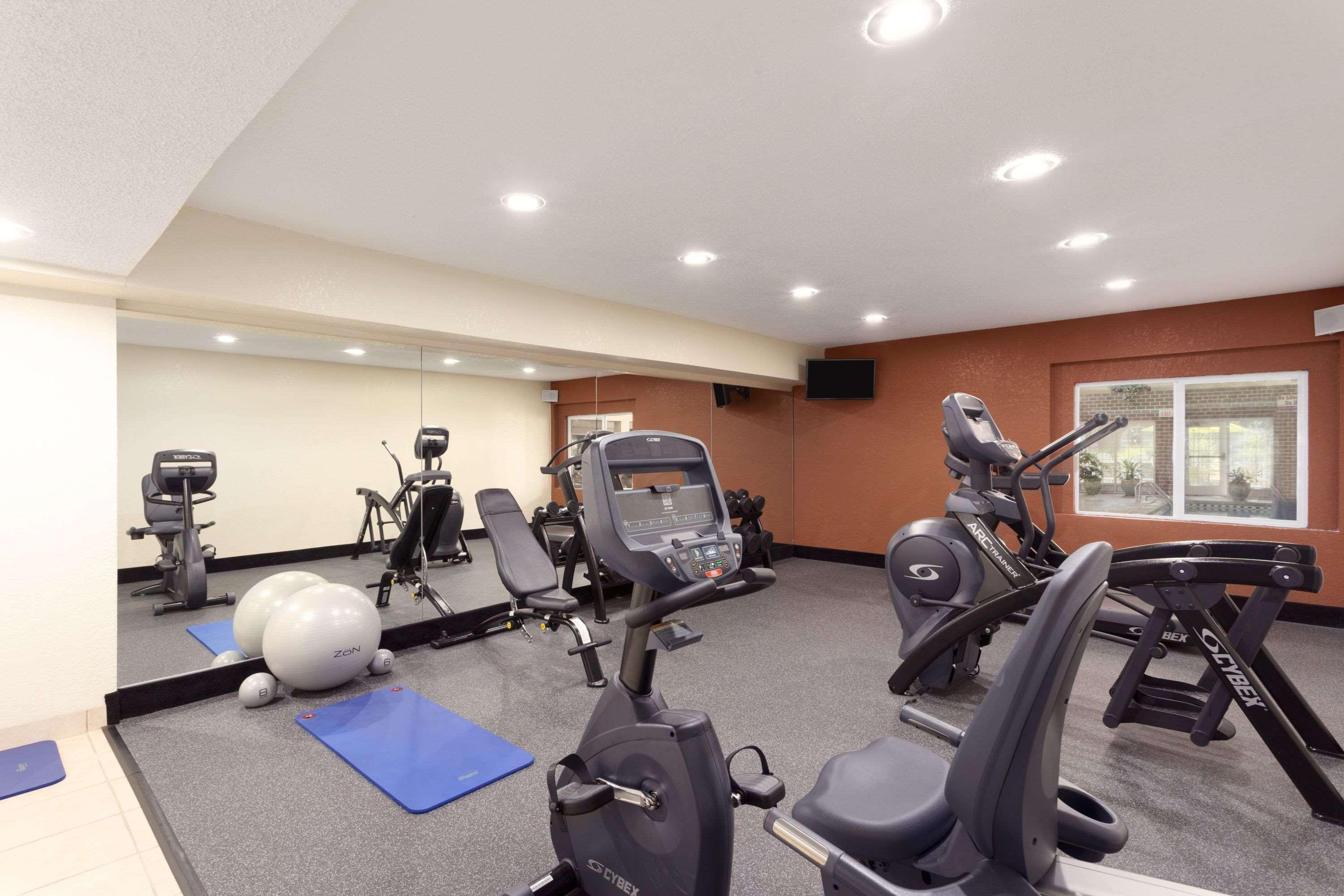 Отель Wyndham Garden Grand Rapids Airport Каскейд Экстерьер фото