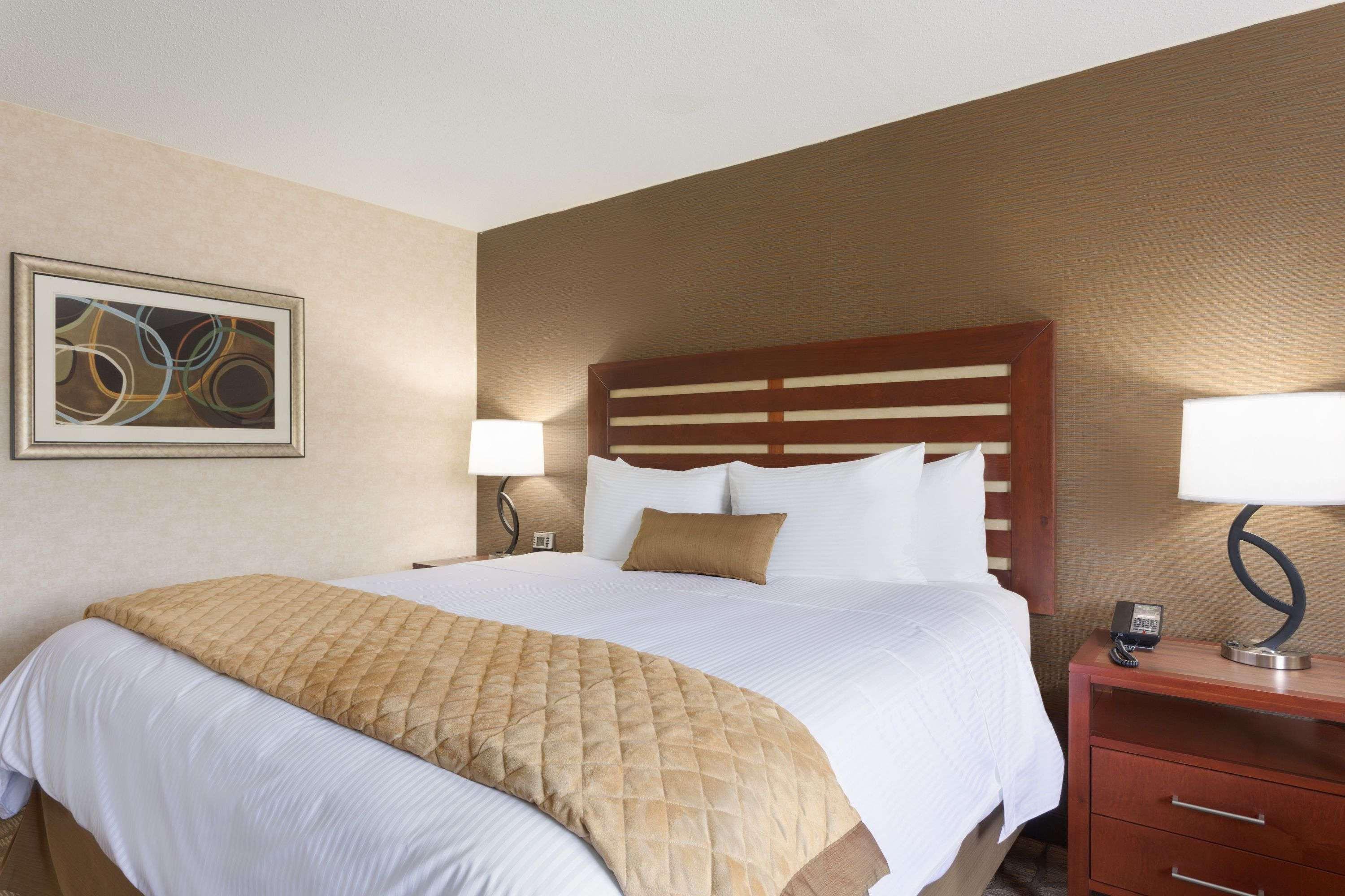 Отель Wyndham Garden Grand Rapids Airport Каскейд Экстерьер фото