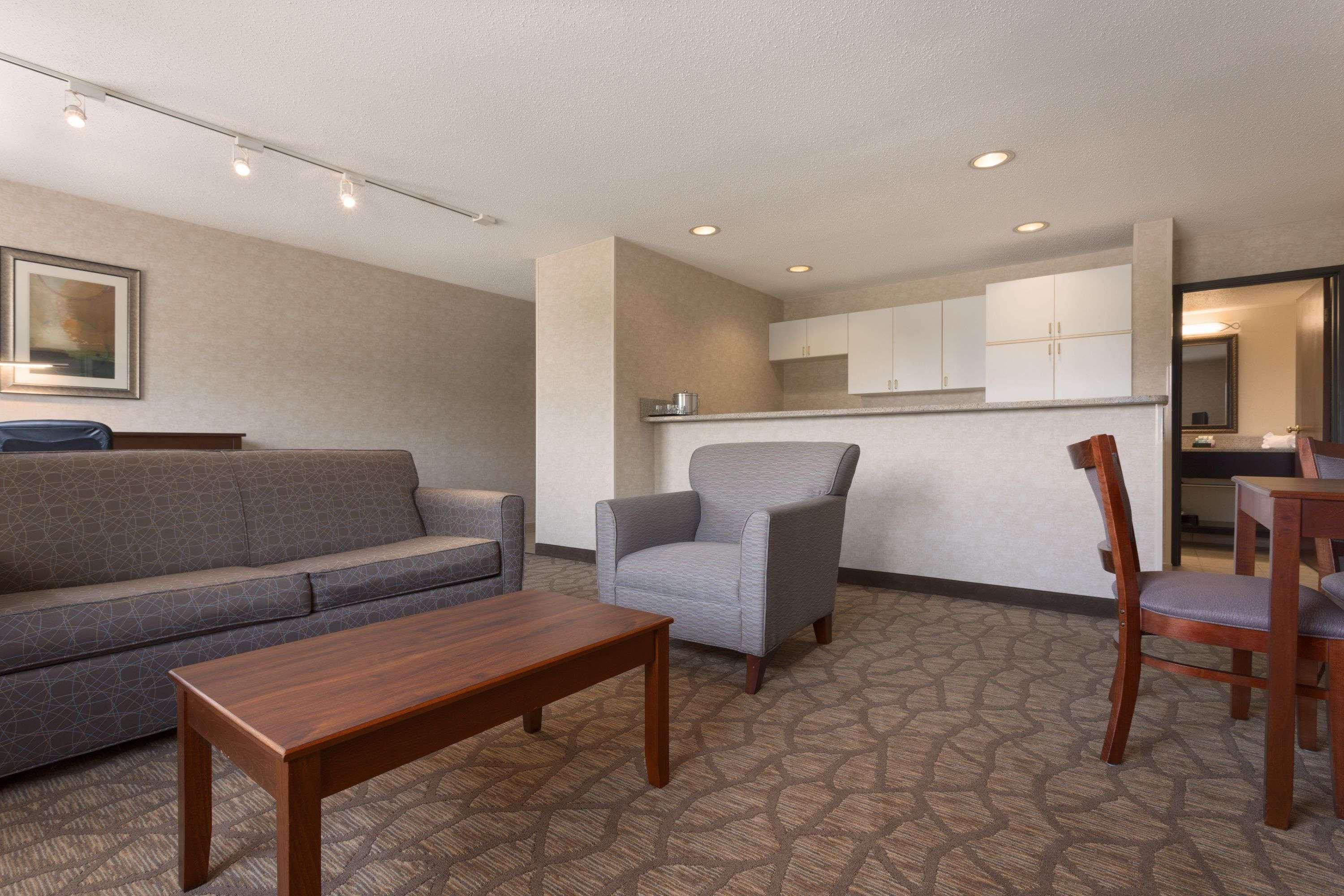 Отель Wyndham Garden Grand Rapids Airport Каскейд Экстерьер фото