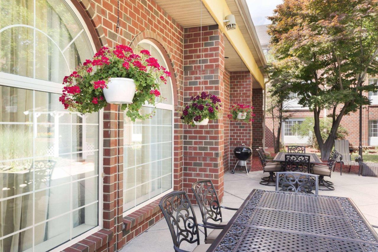 Отель Wyndham Garden Grand Rapids Airport Каскейд Экстерьер фото