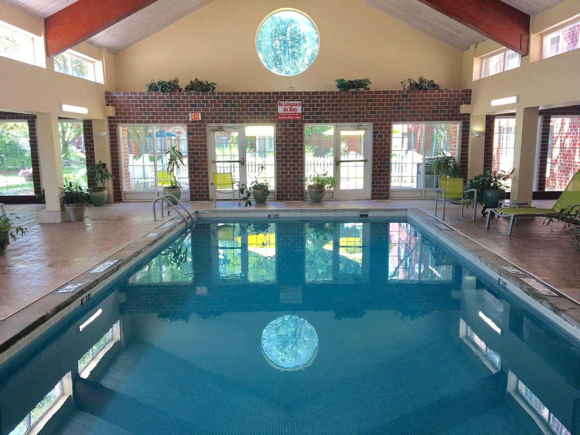 Отель Wyndham Garden Grand Rapids Airport Каскейд Экстерьер фото