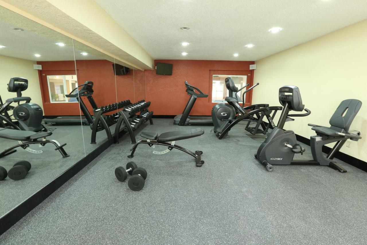 Отель Wyndham Garden Grand Rapids Airport Каскейд Экстерьер фото